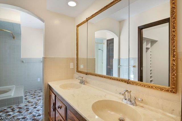 6 Green Hills Rd, Mendham Twp., NJ 07945