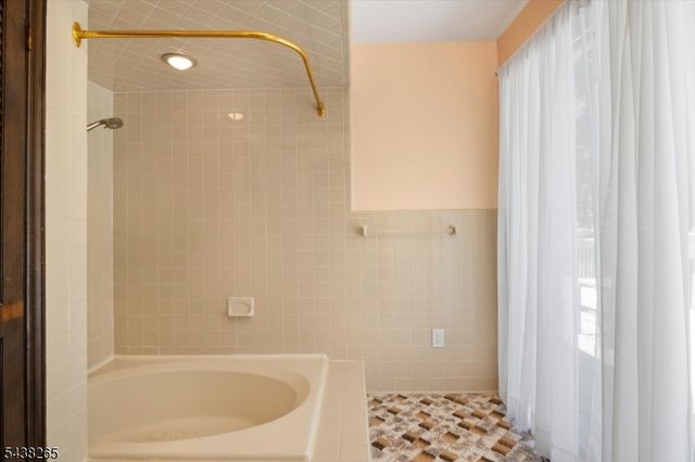 6 Green Hills Rd, Mendham Twp., NJ 07945