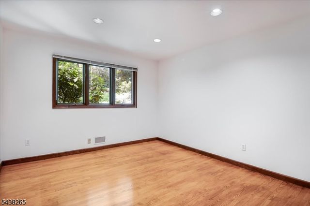 6 Green Hills Rd, Mendham Twp., NJ 07945