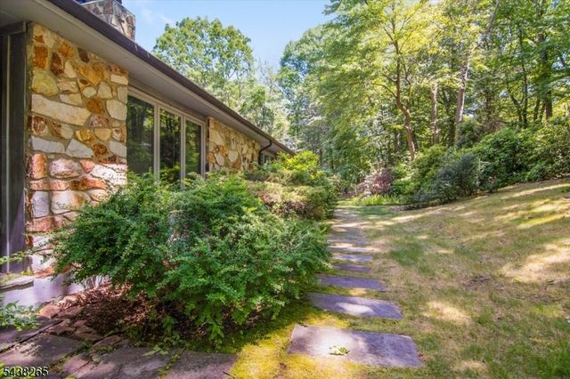 6 Green Hills Rd, Mendham Twp., NJ 07945