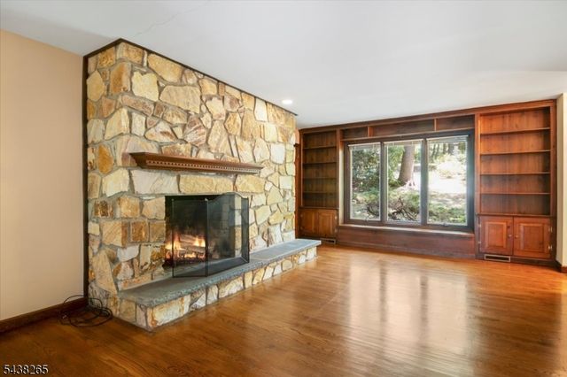 6 Green Hills Rd, Mendham Twp., NJ 07945