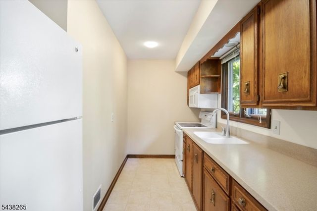 6 Green Hills Rd, Mendham Twp., NJ 07945