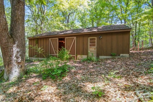 6 Green Hills Rd, Mendham Twp., NJ 07945