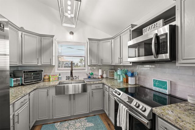 4039 San Jacinto Drive, Galveston, TX 77554