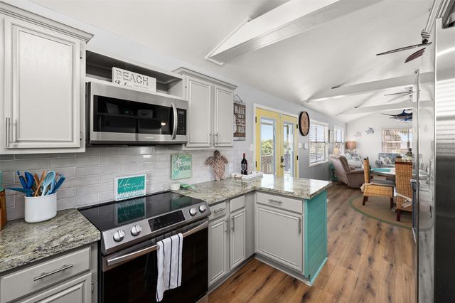 4039 San Jacinto Drive, Galveston, TX 77554