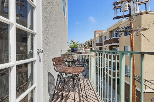 1538 Stoner Avenue 303, Los Angeles, CA 90025