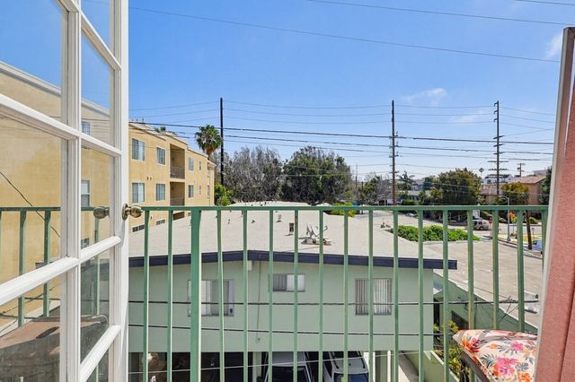 1538 Stoner Avenue 303, Los Angeles, CA 90025