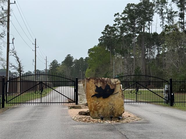 10213 S Autumn Leaf Circle, Magnolia, TX 77354