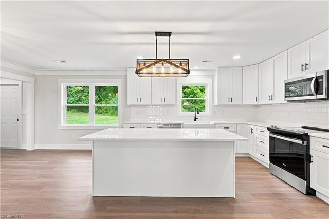 1013 Blue Dan Lane, Yadkinville, NC 27055