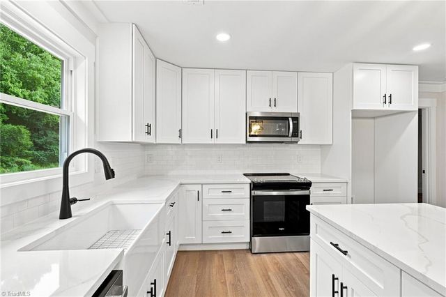 1013 Blue Dan Lane, Yadkinville, NC 27055