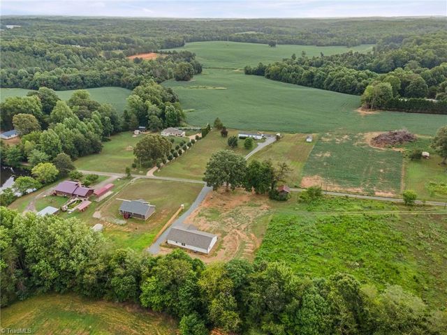 1013 Blue Dan Lane, Yadkinville, NC 27055