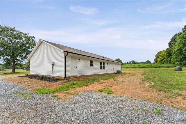 1013 Blue Dan Lane, Yadkinville, NC 27055
