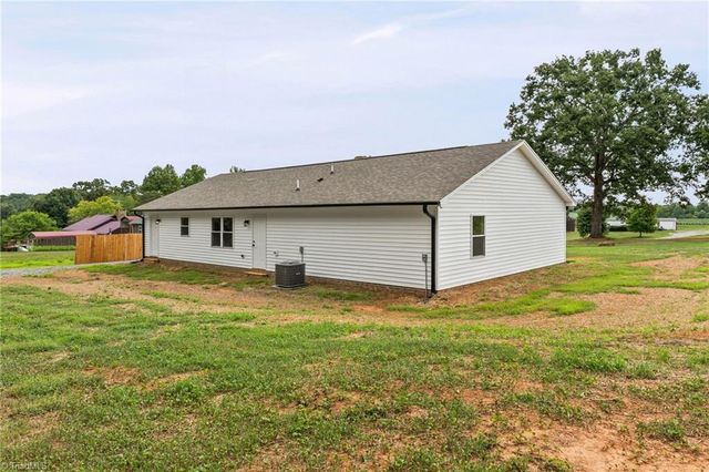 1013 Blue Dan Lane, Yadkinville, NC 27055