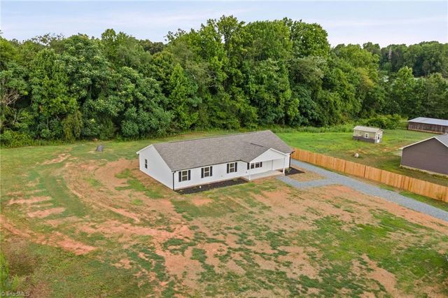 1013 Blue Dan Lane, Yadkinville, NC 27055