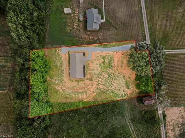1013 Blue Dan Lane, Yadkinville, NC 27055