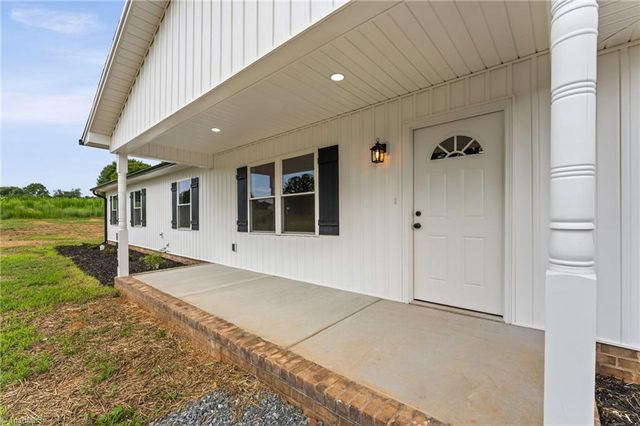 1013 Blue Dan Lane, Yadkinville, NC 27055