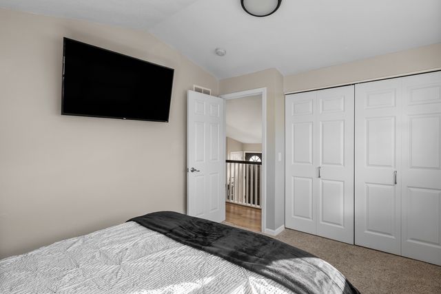 318 W Oak Street, Eldridge, IA 52748