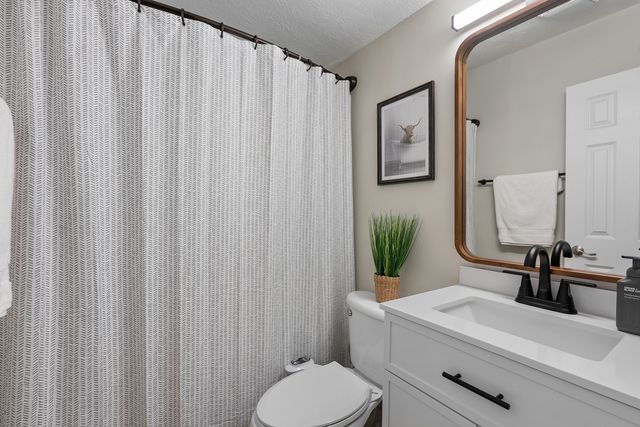 318 W Oak Street, Eldridge, IA 52748