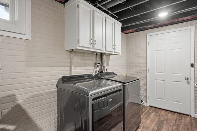 318 W Oak Street, Eldridge, IA 52748