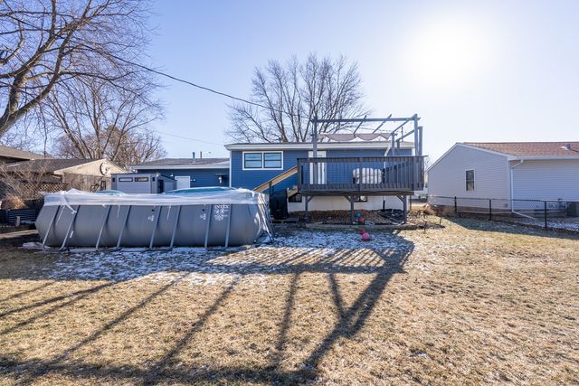318 W Oak Street, Eldridge, IA 52748