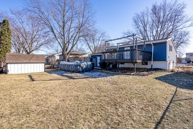 318 W Oak Street, Eldridge, IA 52748