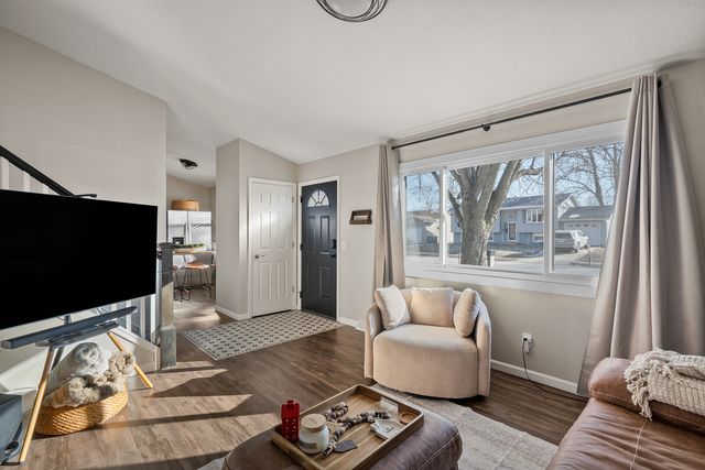 318 W Oak Street, Eldridge, IA 52748