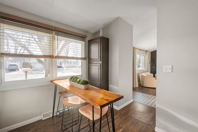 318 W Oak Street, Eldridge, IA 52748