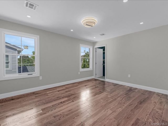 918 N 6th Street, North New Hyde Park, NY 11040