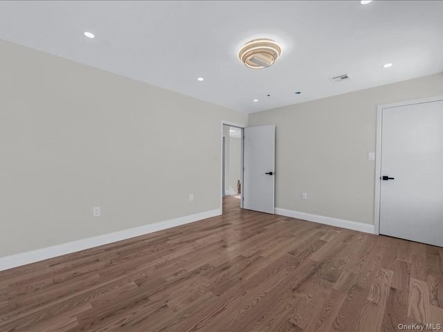 918 N 6th Street, North New Hyde Park, NY 11040