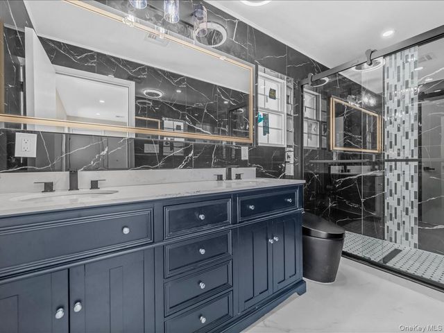 918 N 6th Street, North New Hyde Park, NY 11040