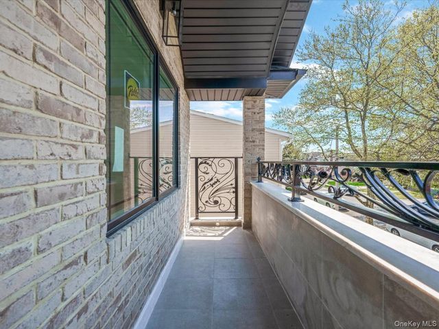 918 N 6th Street, North New Hyde Park, NY 11040