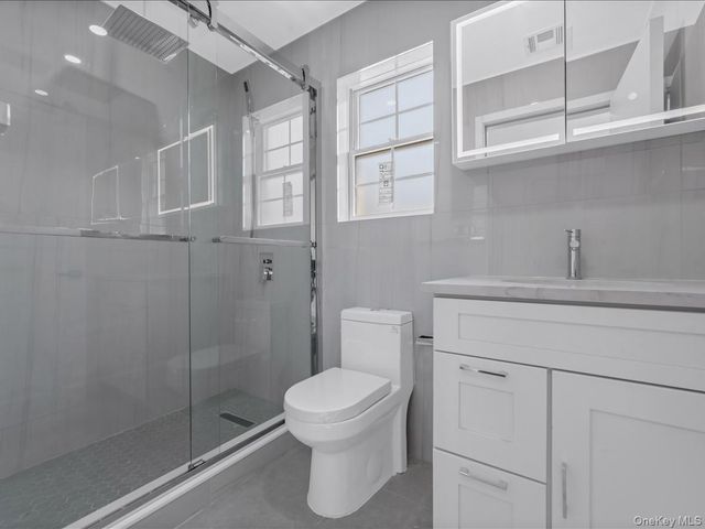 918 N 6th Street, North New Hyde Park, NY 11040