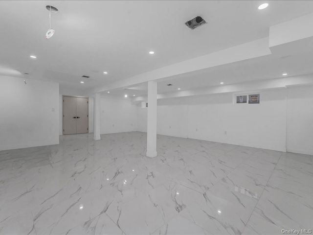 918 N 6th Street, North New Hyde Park, NY 11040