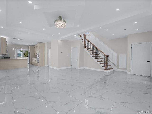 918 N 6th Street, North New Hyde Park, NY 11040