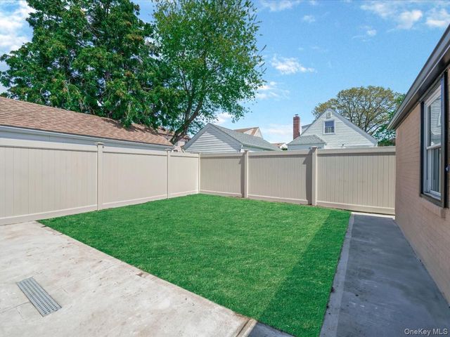 918 N 6th Street, North New Hyde Park, NY 11040