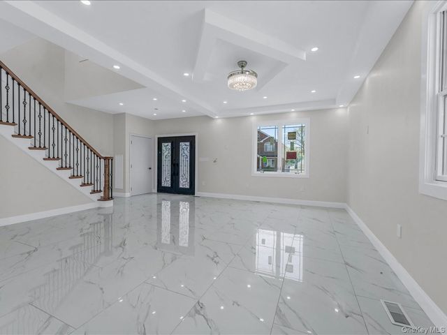 918 N 6th Street, North New Hyde Park, NY 11040