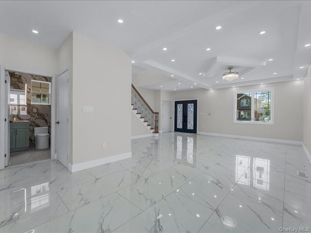 918 N 6th Street, North New Hyde Park, NY 11040