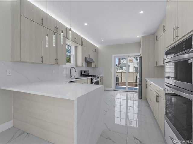918 N 6th Street, North New Hyde Park, NY 11040