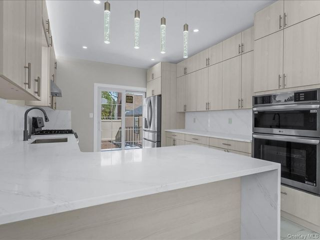 918 N 6th Street, North New Hyde Park, NY 11040
