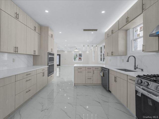 918 N 6th Street, North New Hyde Park, NY 11040