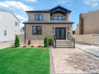 918 N 6th Street, North New Hyde Park, NY 11040