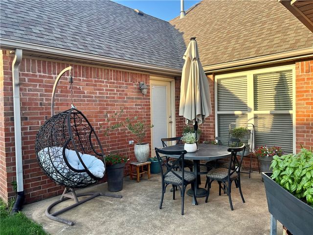 321 Essex Way, Centerton, AR 72719