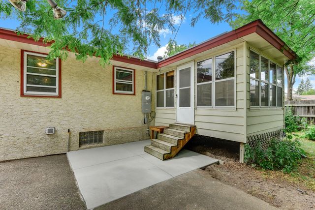 7024 Drew Avenue N, Brooklyn Center, MN 55429