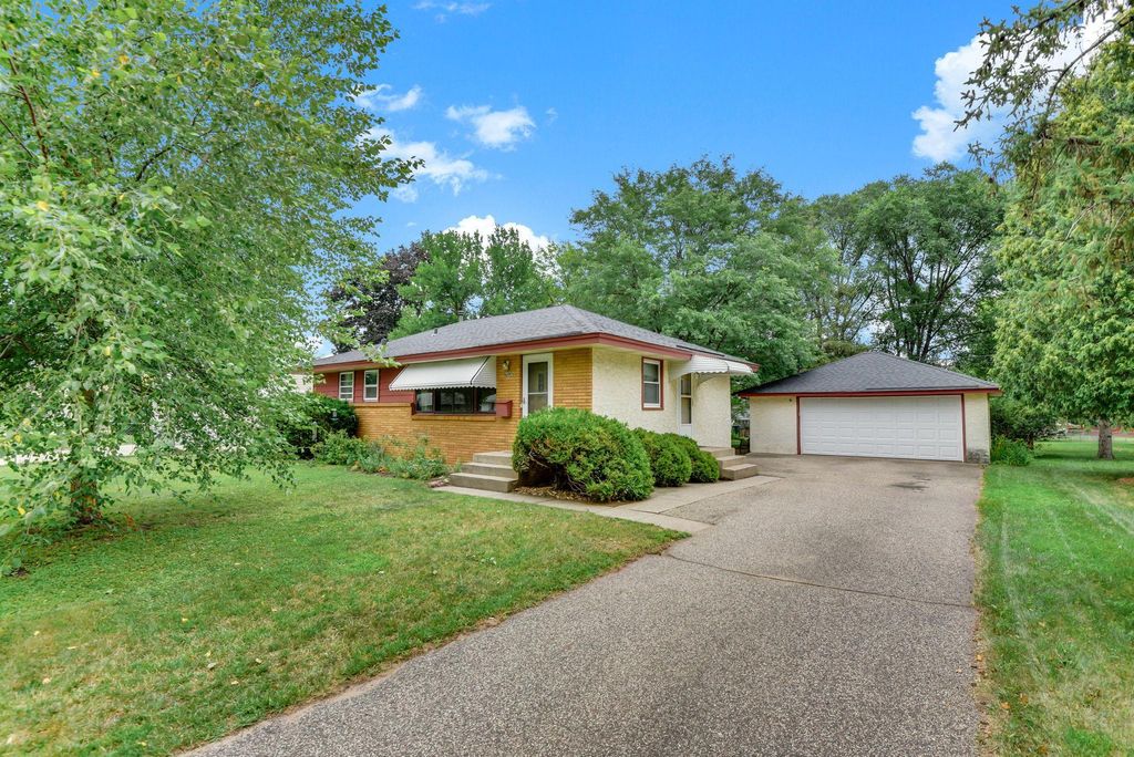 7024 Drew Avenue N, Brooklyn Center, MN 55429