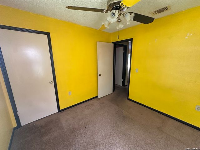 16442 Ross Oak St, San Antonio, TX 78247