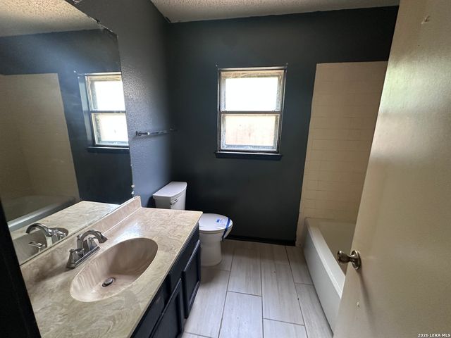 16442 Ross Oak St, San Antonio, TX 78247