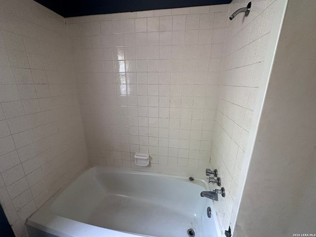 16442 Ross Oak St, San Antonio, TX 78247