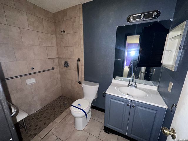16442 Ross Oak St, San Antonio, TX 78247