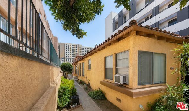 11017 Hartsook Street, North Hollywood (los Angeles), CA 91601