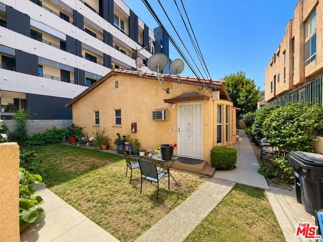 11017 Hartsook Street, North Hollywood (los Angeles), CA 91601